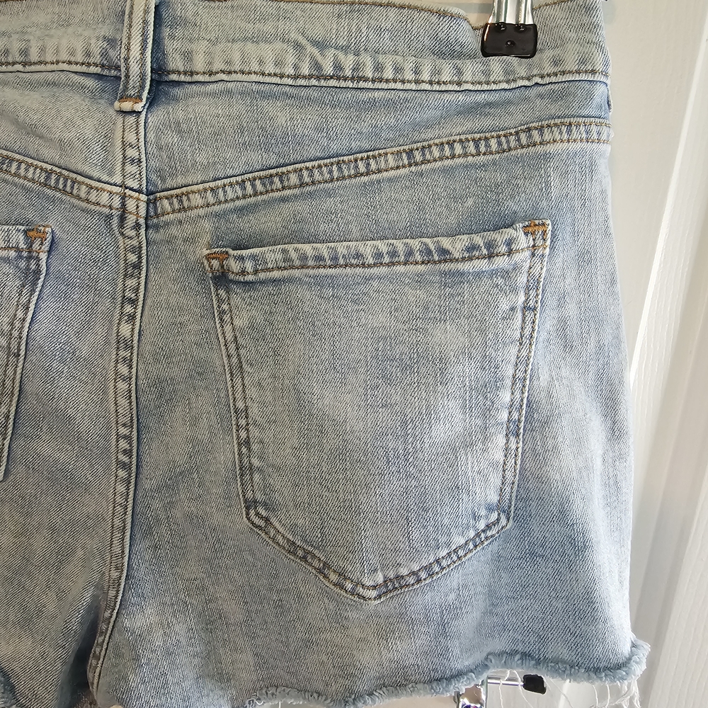 Old Navy Distressed Light Blue Denim Boyfriend Shorts Women's Sz 8 - Picture 8 of 10